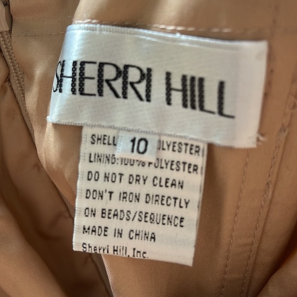 Brand new gown - Picture 6 of 6